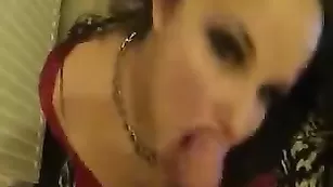 Жаркая дамочка Stacy_doll яро трахается в пизду