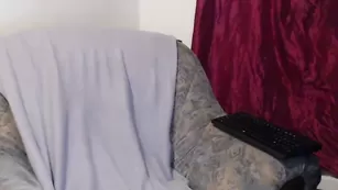 Шикарная блонда Sexy934 смачно теребит пизденку