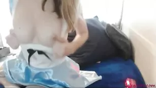 Шальная стерва alice нежно трахает вагину