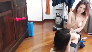 Роскошные бляди Lady_anal трахаются в анал секс игрушками