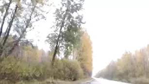 Пикантная блонда jesydiamond трахает пизду на улице