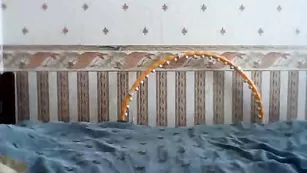 Сексуальная детка танцует стриптиз