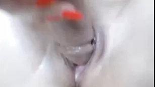 Сочная дамочка Queenjasmine роскошно дрочит вагину