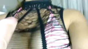 Сисястая цыпочка Luxury1love обсасывает секс игрушку