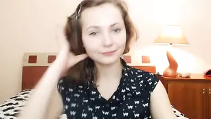 Очаровательная девушка in_access_ible позирует во фри чате