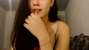 Темноволосая чертовка pippalee общается во фри чате