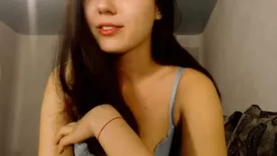 Темноволосая чертовка pippalee общается во фри чате