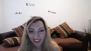 Чарующая бестия Evrika4you танцует во фри