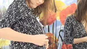 Привлекательная стерва venicehillss показывает сисечки