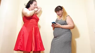 Толстые бляди раздеваются перед камерой