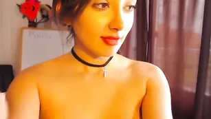 Смазливая путана Mylittlebunny1 трахает оба отверстия