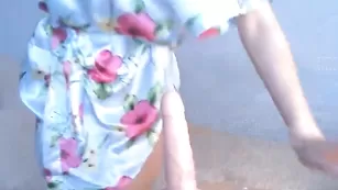 Пылкая брюнетка Katarinakiska присаживается на фаллос