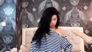 Красивая сучка Britanny_b долбится с секс машиной