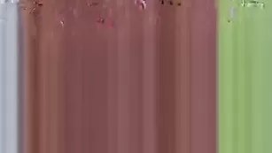 Очкастая брюнетка Koala221 трахается в пизду на природе