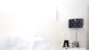 Озорная стерва PureDream мастурбирует пизду секс игрушкой