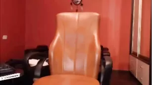 Замечательная блонда mrs_shain мастурбирует киску и кончает