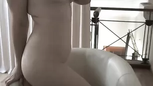 Симпатичная крошка Allurekitty заценила интимные прелести