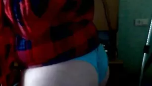 Грудастая шлендра Lapushka ласкает свои прелести