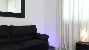 Горячая латиночка Queen_chanel раздевается на камеру