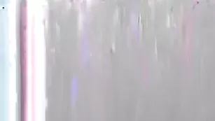 Очкастая пассия Chloe221 эротично раздевается