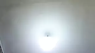 Потаскушка в маске Wax_simulacra облизывает дилдо