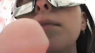 Потаскушка в маске Wax_simulacra облизывает дилдо