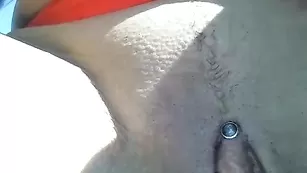 Милая латиночка Fragile7883 мастурбирует пизду на пляже