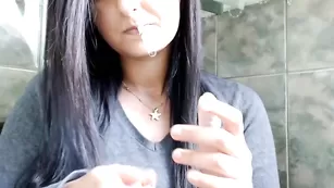 Знойная курва Brownieskin занялась мастурбацией