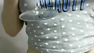 Озорная путана Mrs_jones нежно теребит письку