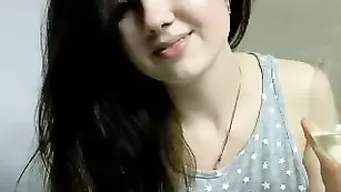 Озорная путана Mrs_jones нежно теребит письку