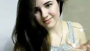 Озорная путана Mrs_jones нежно теребит письку