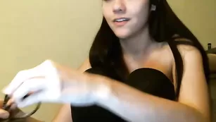 Знойная путана Beryl18 трахает пизду секс игрушкой