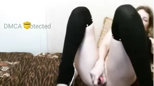 Ажурная куколка _Dark_Eyes_ страстно дрочит влагалище