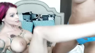Грудастые лесби Annabellpeaksxx занимаются пошлыми ласками