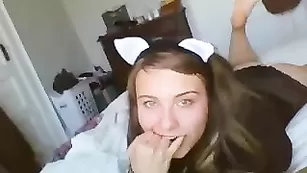 Распутная школьница Afinedayforbananafish отсасывает пенис