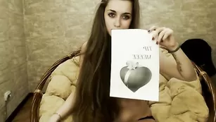 Замечательная телка Tina_dous0n ласкает вагинальное отверстие