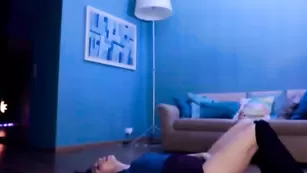 Рыжая модель Shy_jane страстно мастурбирует пизду