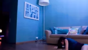 Рыжая модель Shy_jane страстно мастурбирует пизду