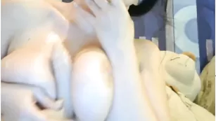 Грудастая кобыла melany смачно глотает фаллос