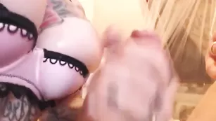 Татуированная сука Georgieghee делает глубокий минет