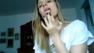 Роскошная куртизанка Sensualeyes4u показывает шикарное тело