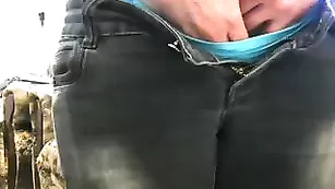 Похотливая кобыла Callmedasha теребит сиськи и показывает киску