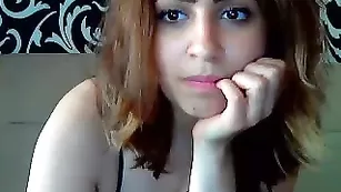 Пошлая дама Alaya_jj нежно теребит киску