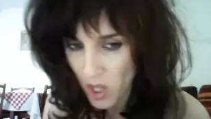 Темноволосая краля Bestboobs69 наминает сисечки