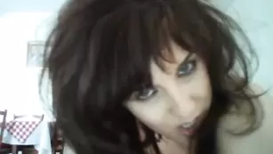 Темноволосая краля Bestboobs69 наминает сисечки