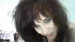 Темноволосая краля Bestboobs69 наминает сисечки