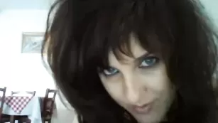 Темноволосая краля Bestboobs69 наминает сисечки