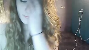 Курва в чулках Bigbootyblair смачно дрочит влагалище