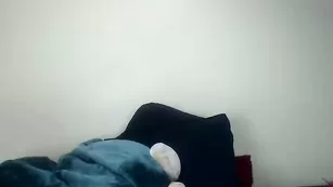 Пикантная самка Ohmysweetkitty жестко дрочит анус