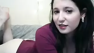 Сладкая штучка Lily_raine24 нежно теребит вагину